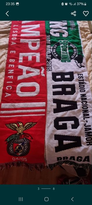 Cachecois de clubes  e da selecao  a cada 2 cachecoes  15 euros