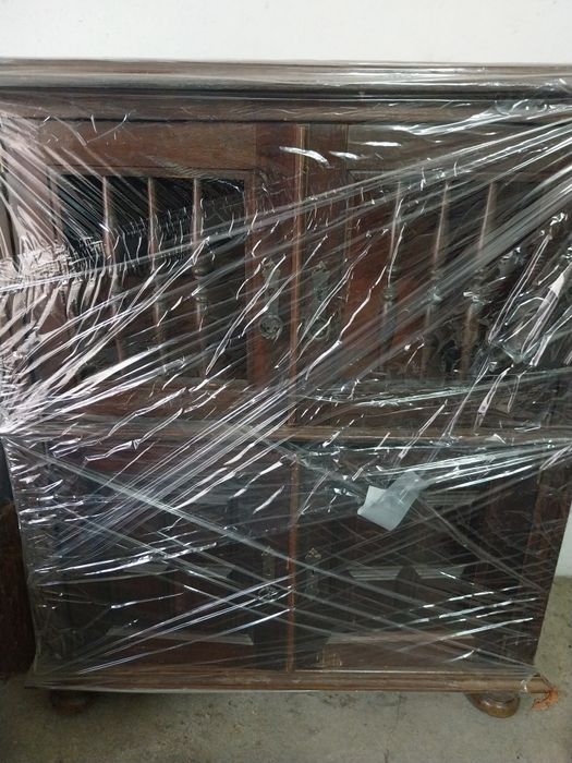 Movel em Mogno com 4  portas