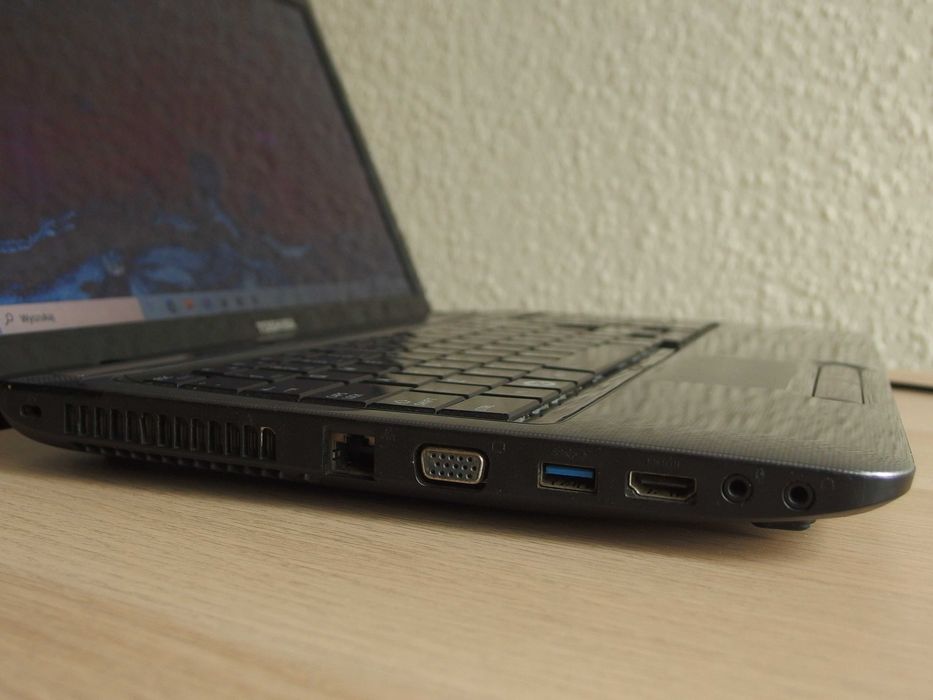 15,6" TOSHIBA L755 intel i5 2,5GHz 8GB RAM 120GB SSD GT-520M ноутбук
