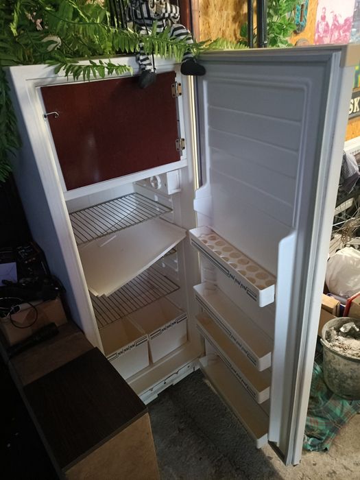 Холодильник с морозилкой