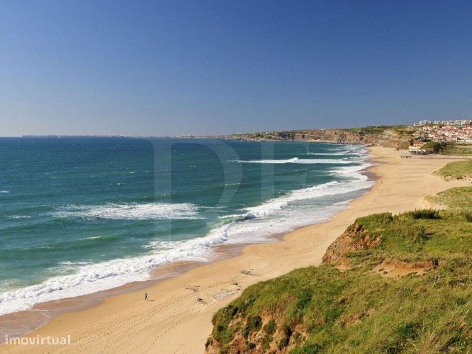 Moradia T3 com projeto aprovado e vista mar na Areia Branca