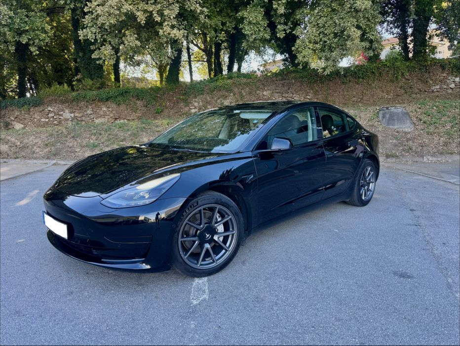 Tesla Model 3 SR+