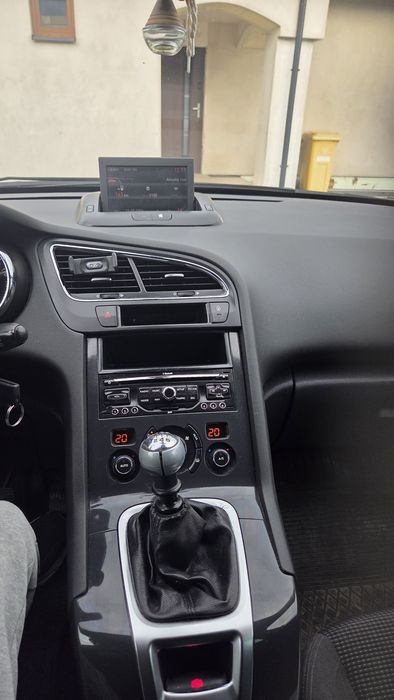 Sprzedam peugeot 5008 2012r 1.6  hdi  7-osob
