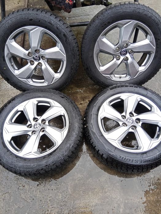 Продам зимові шини в зборі r18