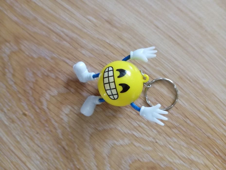 Brelok emoticon emota z nóżkami