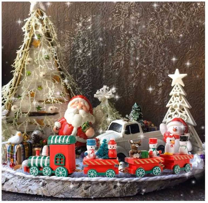 Drewniany pociąg, dekoracja na Boże Narodzenie