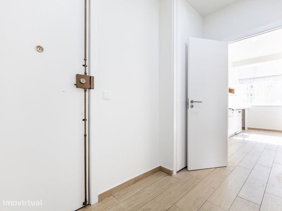 T2 Totalmente Remodelado na Damaia | Junto às Portas de Benfica