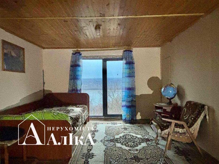 Продам дачний будинок на березі річки