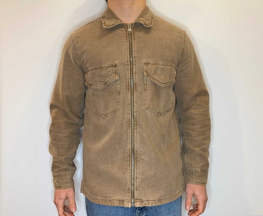 Casaco castanho com fecho