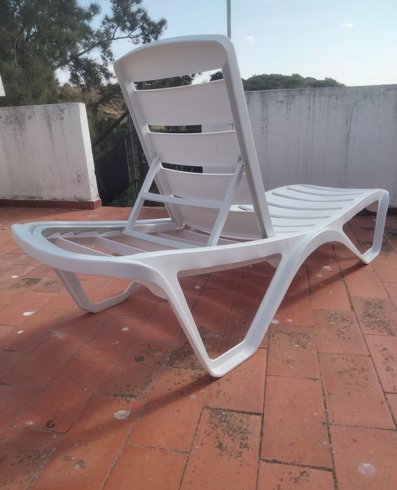 Espreguiçadeira de Jardim Regulável – Branca