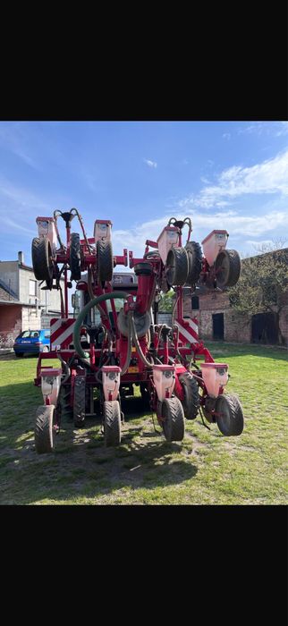 Sprzedam siewnik do kukurydzy  becker