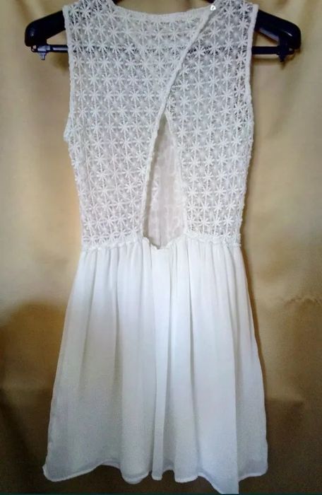 Vestido renda branco  forrado.
