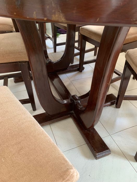 Mesa de Madeira com 8 Cadeiras