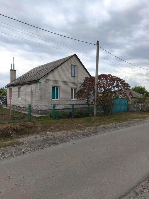 Продам будинок зі зручностями,меблями,технікою,ділянкою 12 соток,торг