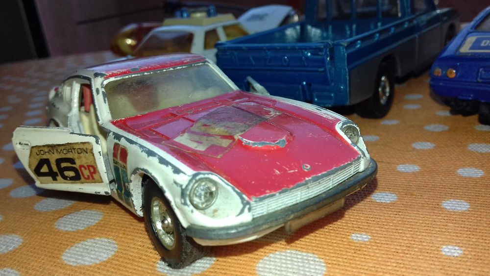 Carrinhos Matchbox e Corgi escala 1/36