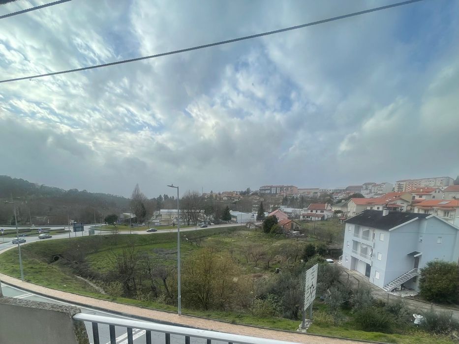 Aluga-se apartamento T2 Urb. Martinhos Seia Serra da Estrela
