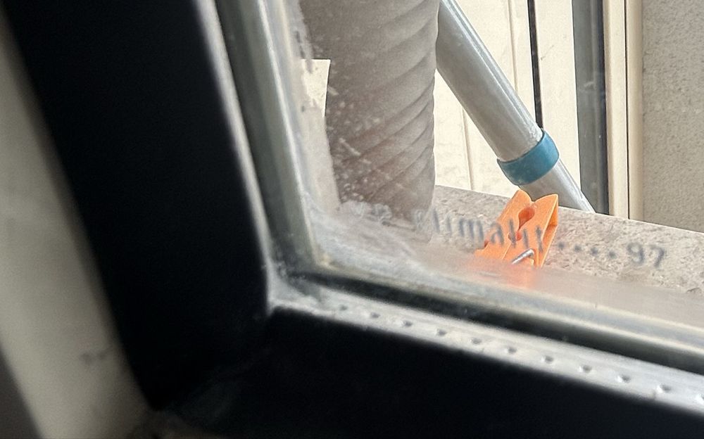 Armadura de aluminio — sem vidro na parte fixa