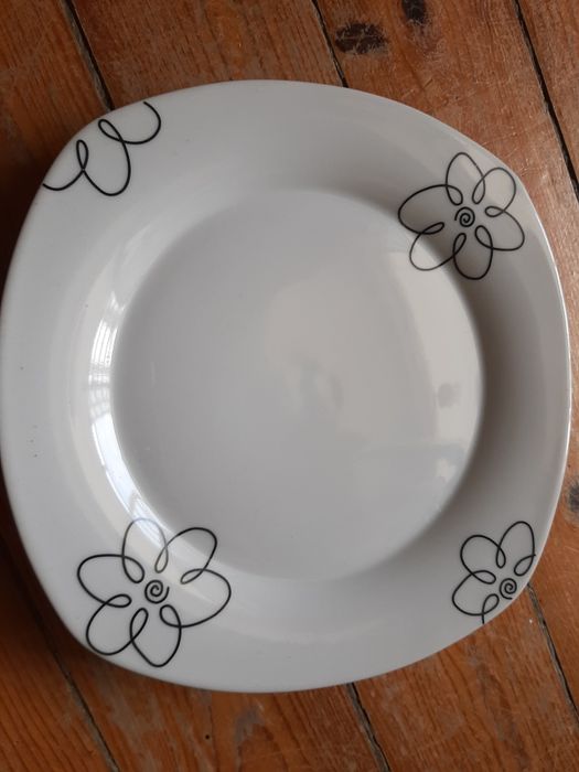 Conjunto 36 pratos sopa, sobremesa e prato principal marca INDE