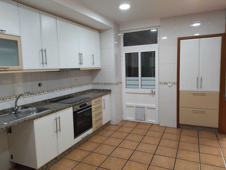 Apartamento T2+1 em Arrifana c/ Lugar de Garagem
