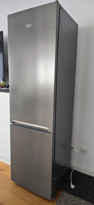 Lodówka używana. Stan – idealny.