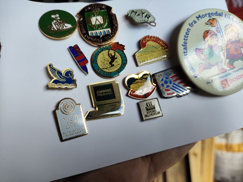 Stare przypinki, wpinki, broszki vintage retro