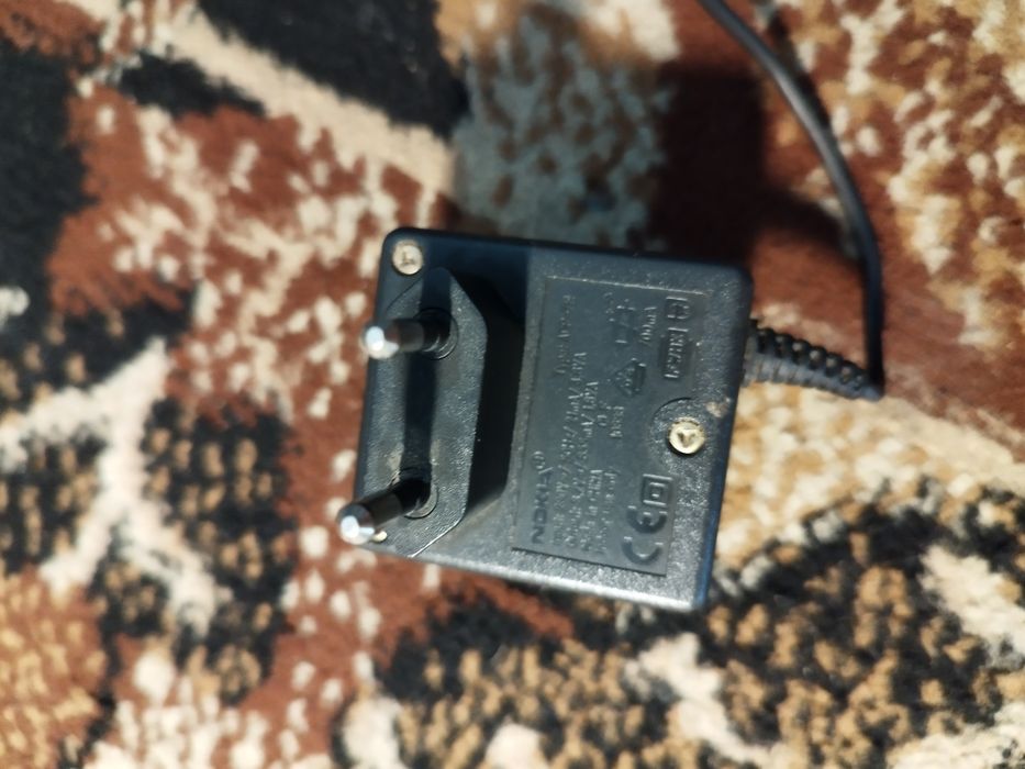 Ładowarka Nokia z grubym bolcem