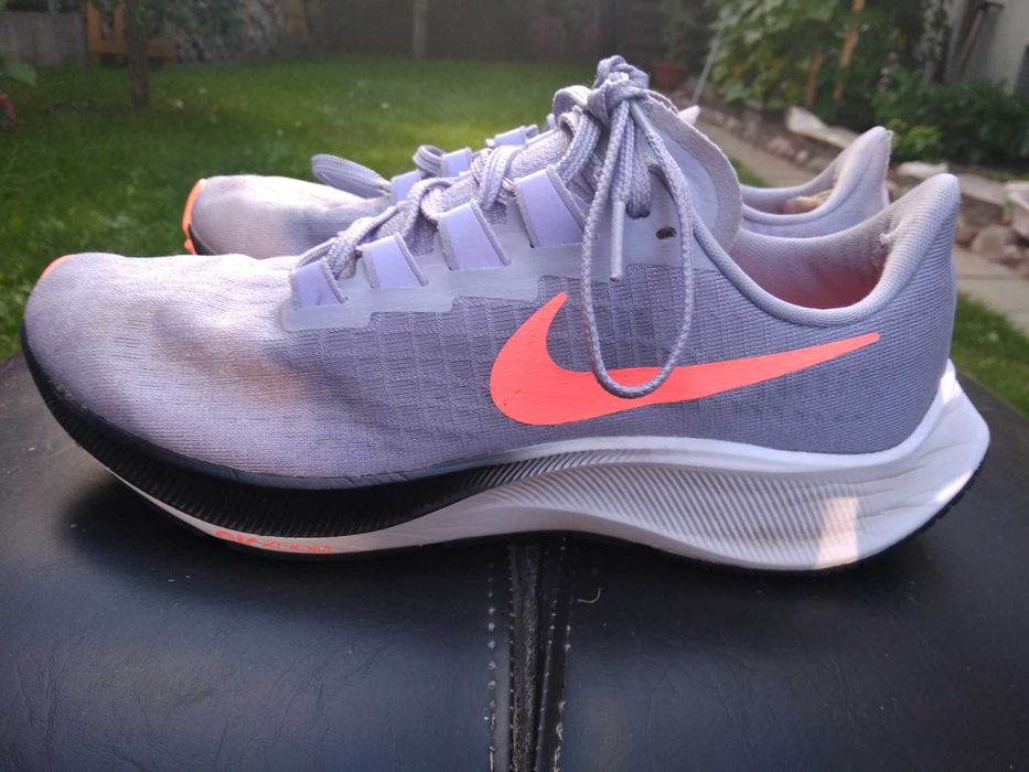 NIKE AIR ZOOM Pegasus biegowe, oddające energię 39