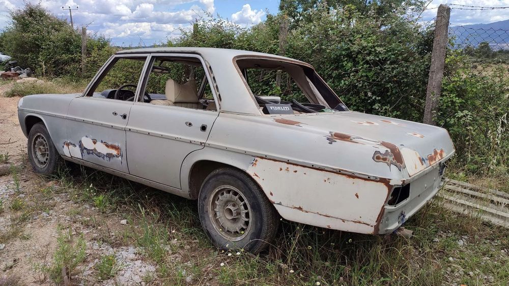 Mercedes 220D/8 1974 Para Peças