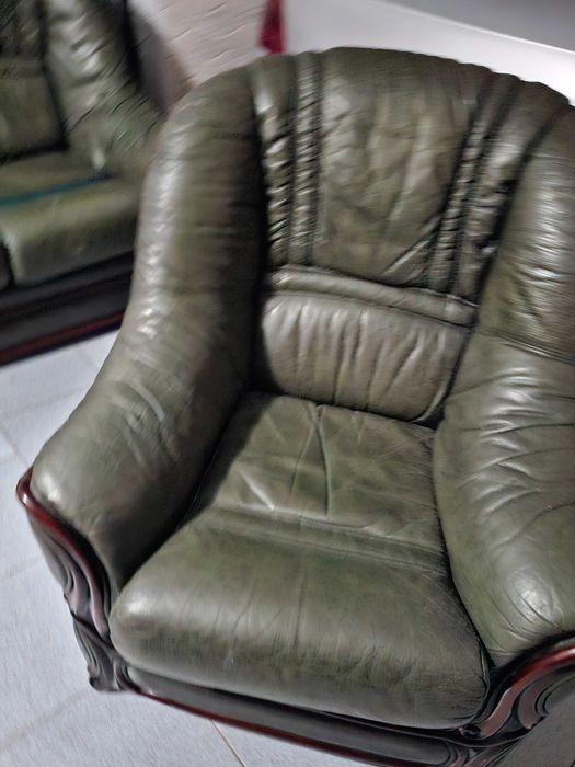 Conjunto de sofás em pele