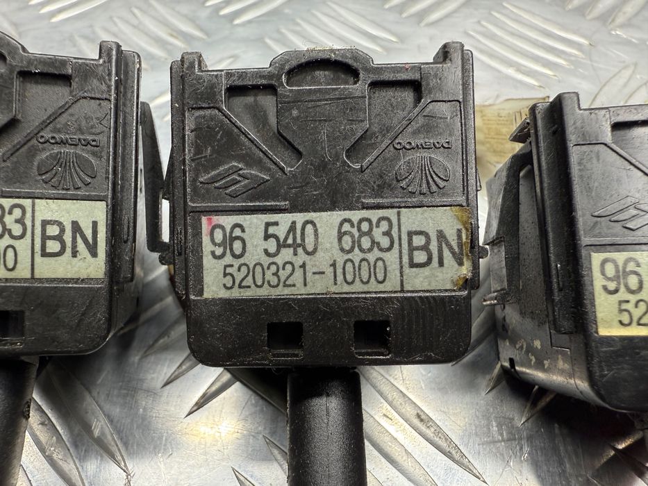 Подрулевой переключатель левый поворотов chevrolet aveo t200  96540683