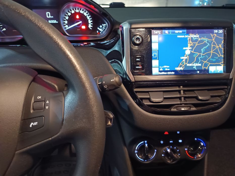 Peugeot 208 1.6 HDI 75cv