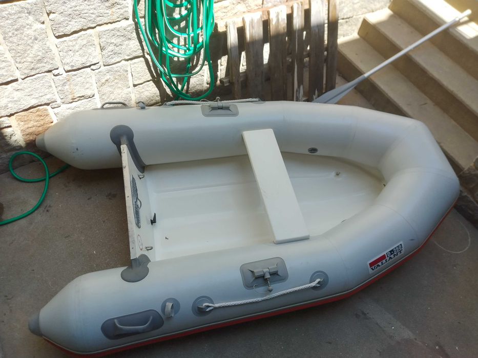 Vende-se Semi Rígido Valiant D-250