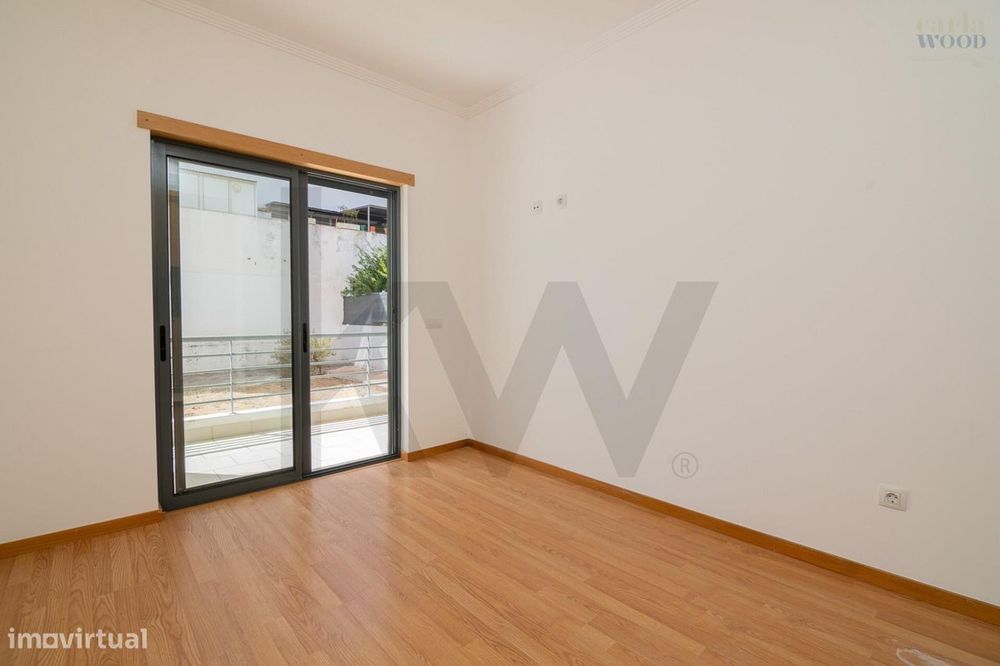 Um fantástico apartamento t2 de rés do chão, com terraço e logradouro