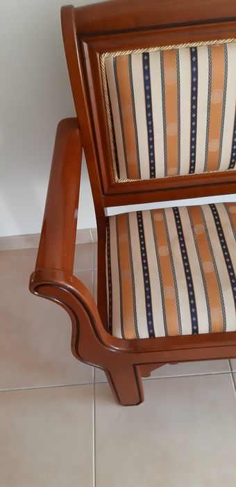 Banco  cerejeira. Otima qualidade. Em bom estado. Entrego zona Lisboa