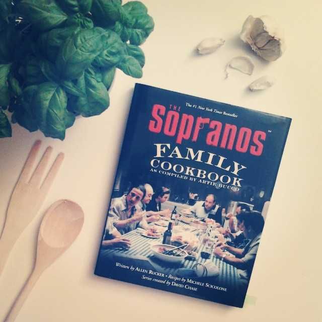 Кулинарная книга The Sopranos Family Cookbook по сериалу Сопрано