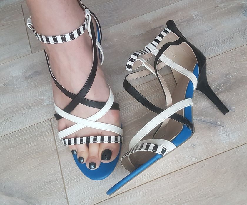 Sandałki na szpilce Vices