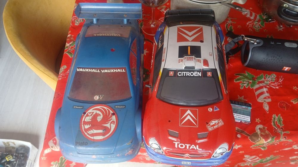 2 carrinhos a gasolina