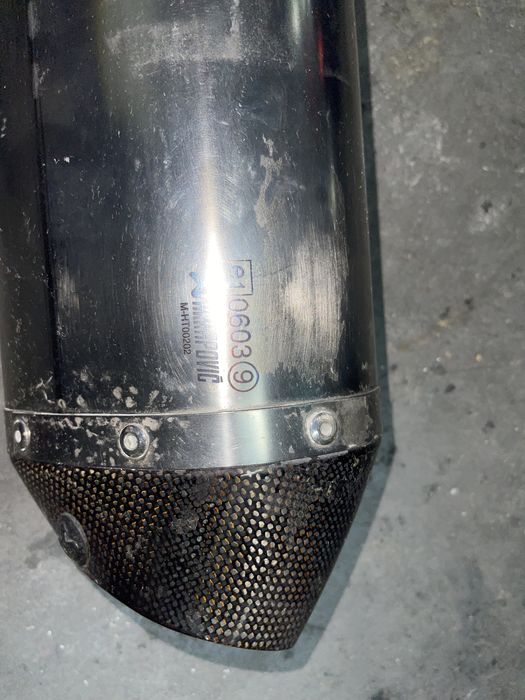 Escape carbono akrapovic