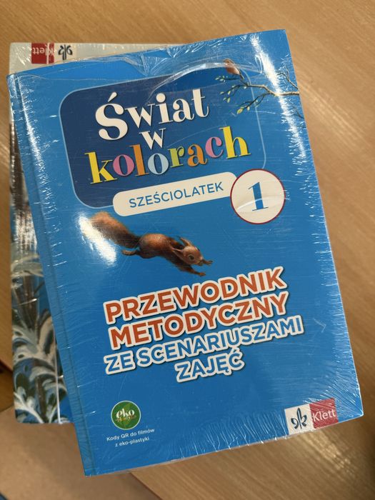 Przewodnik plus pakiet ksążek świat w kolorach 6 latek