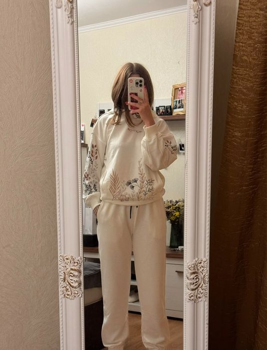 Костюм жіночий білий