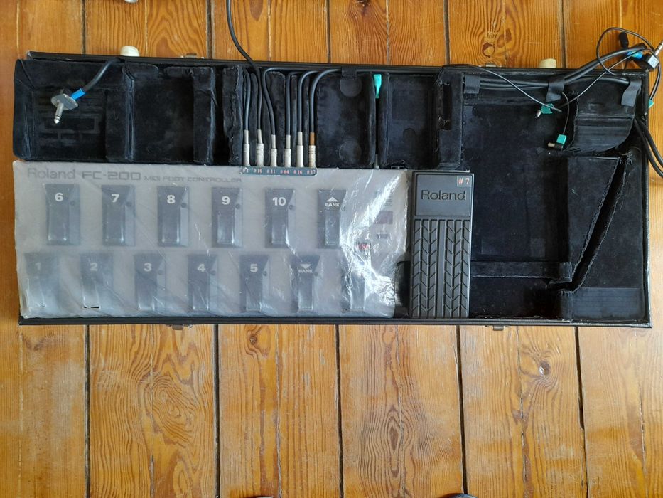 Pedaleira MIDI ROLAND FC200 + Mala