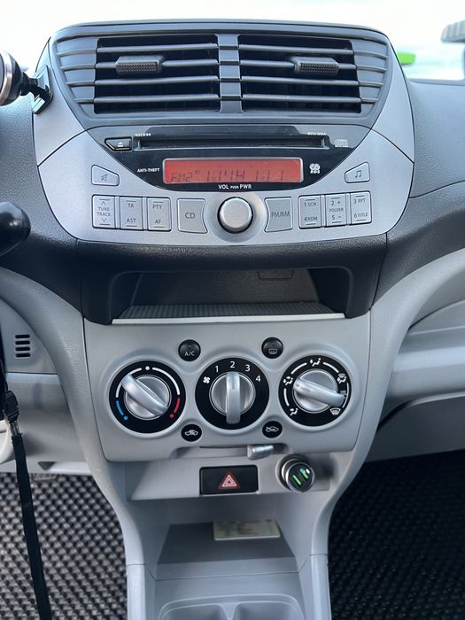 Автомобіль Nissan Pixo 2012