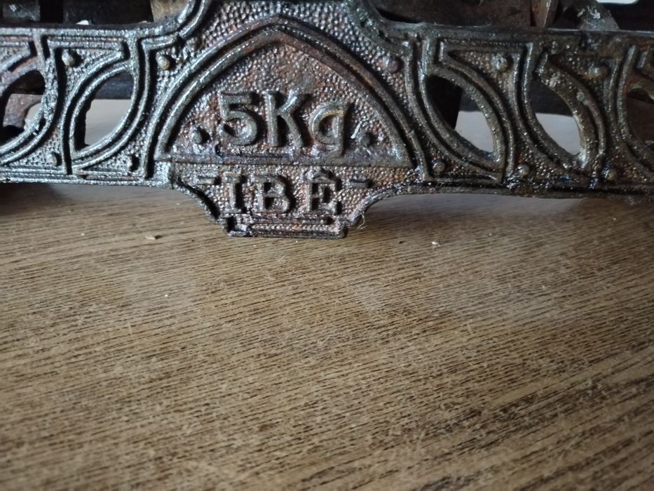 Balança antiga com 2 pratos