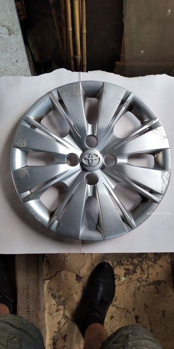 Оригинальный колпак Toyota, R15.