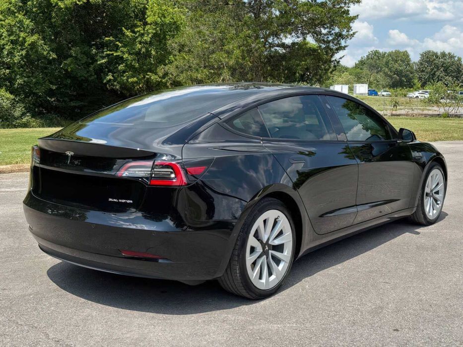 Tesla Model 3 Long Range      2022