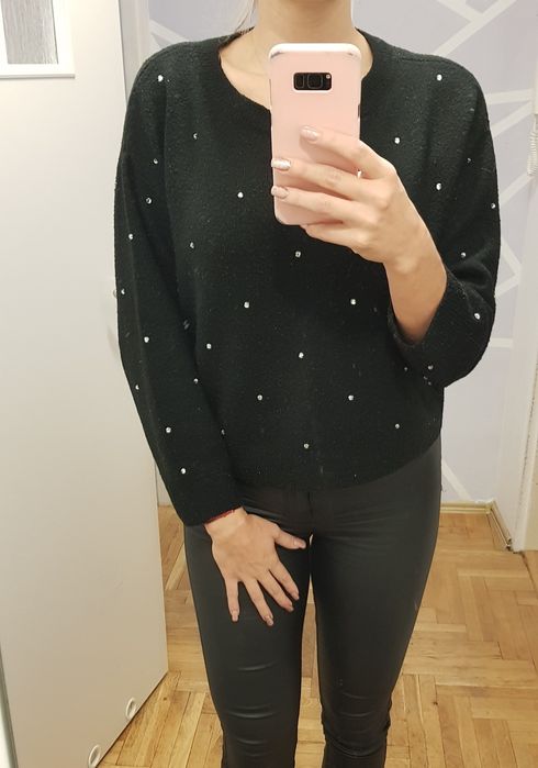 Sweterek z diamencikami