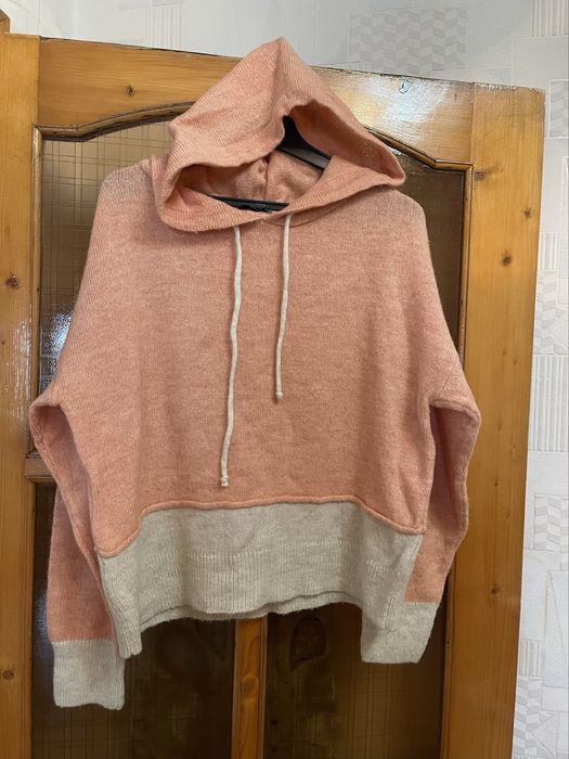 Жіночий в’язаний светр