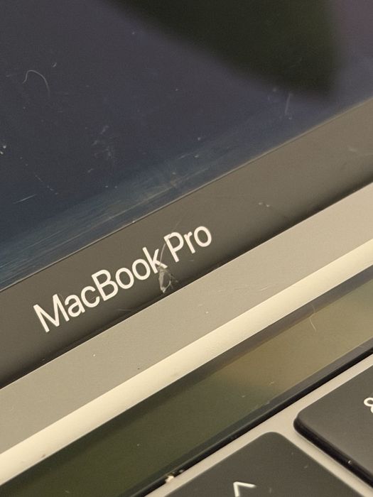 MacBook Pro 13” 2020 16 GB Intel