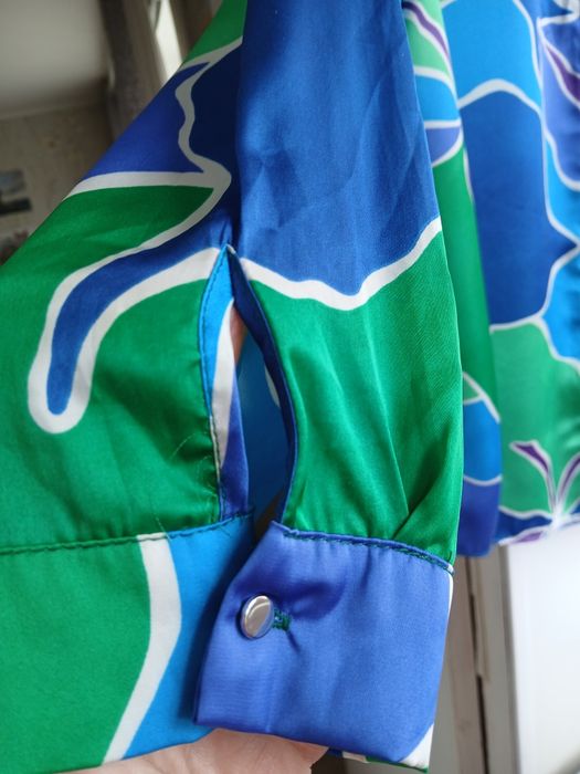 Продам блузу из  атласа Zara