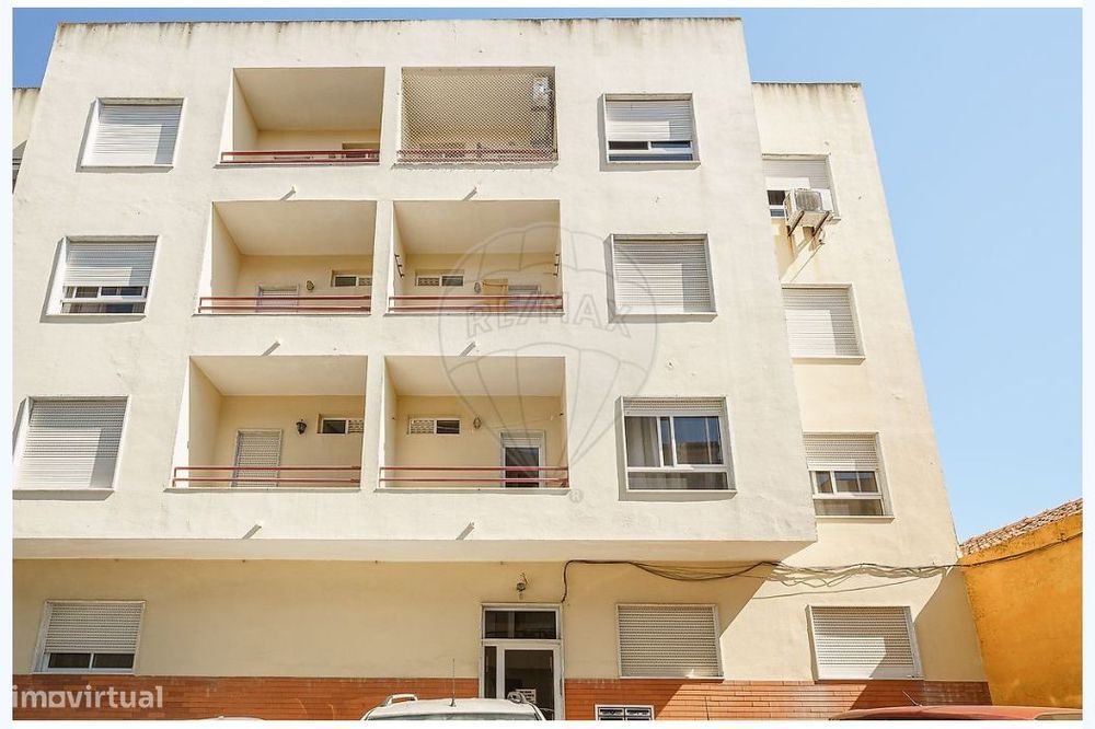 Apartamento T2 Com 103 Mts.